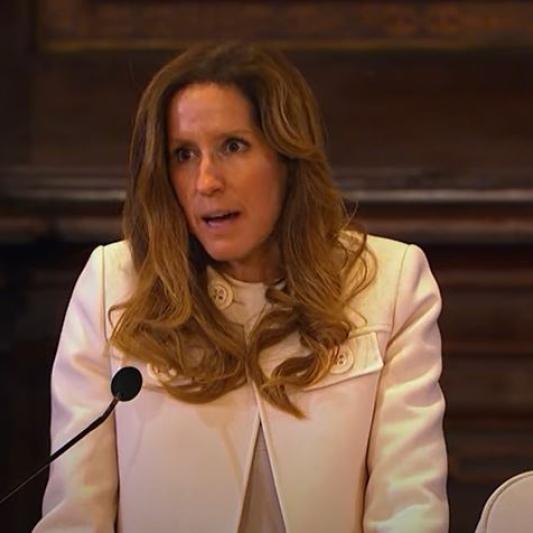 Mindy speaking at the synagogue
